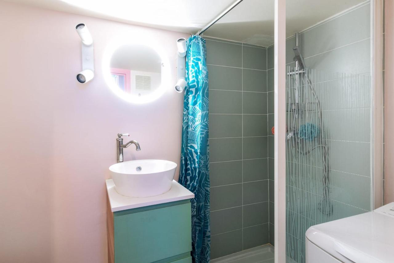 Appartamento Charming Industrial-Style Studio Just Nearby Montmartre In Paris - Welkeys Esterno foto